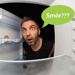 Beitragsbild Butterknappheit in Schweden Mann sucht nach BUtter im Kühlschrank