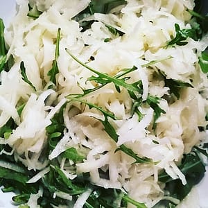 Salat aus Kohlrabi und Rucola