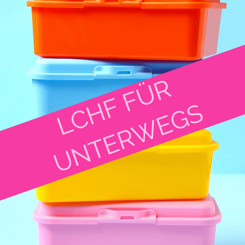 Beitrag LCHF FÜR UNTERWEGS bunte gestapelte Lunchboxen